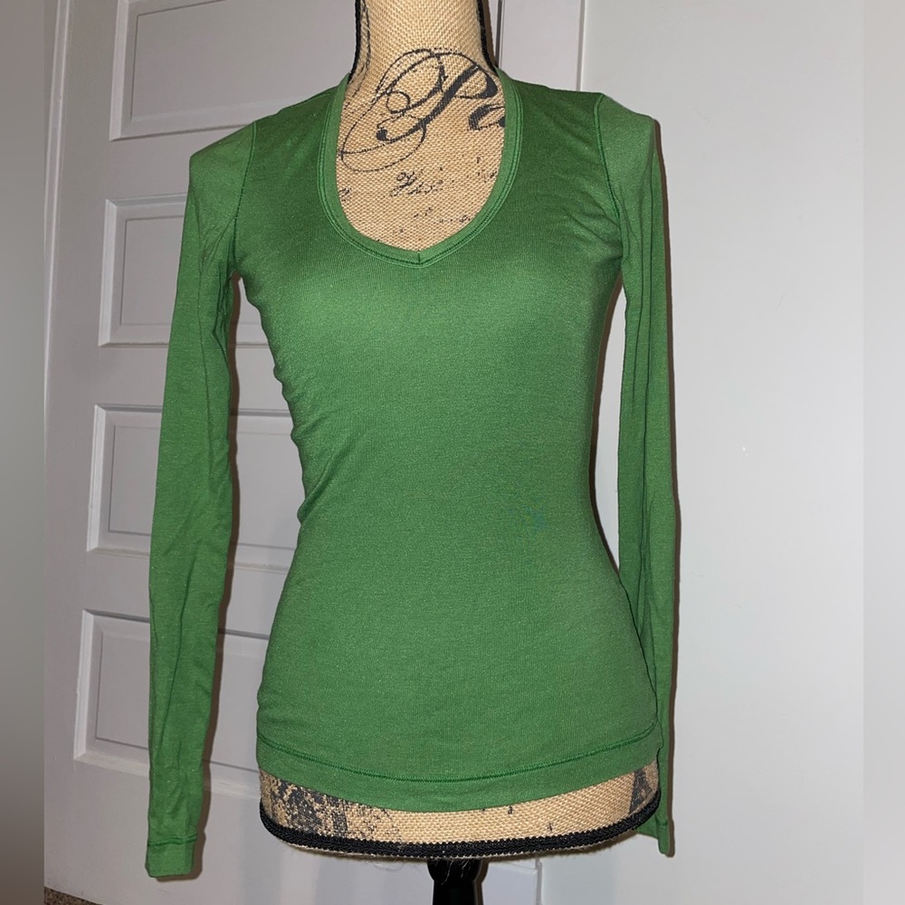 Splendid v neck top size small